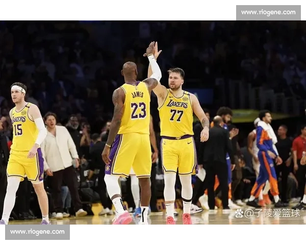 NBA最新动态:湖人迎战勇士迎来季后赛关键战役 詹姆斯状态回暖勇士防守再度升级 NBA最新动态:湖人迎战勇士迎来季后赛关键战役 詹姆斯状态回暖勇士防守再度升级